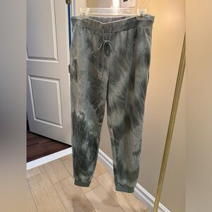 Bevely size large jogger pant
